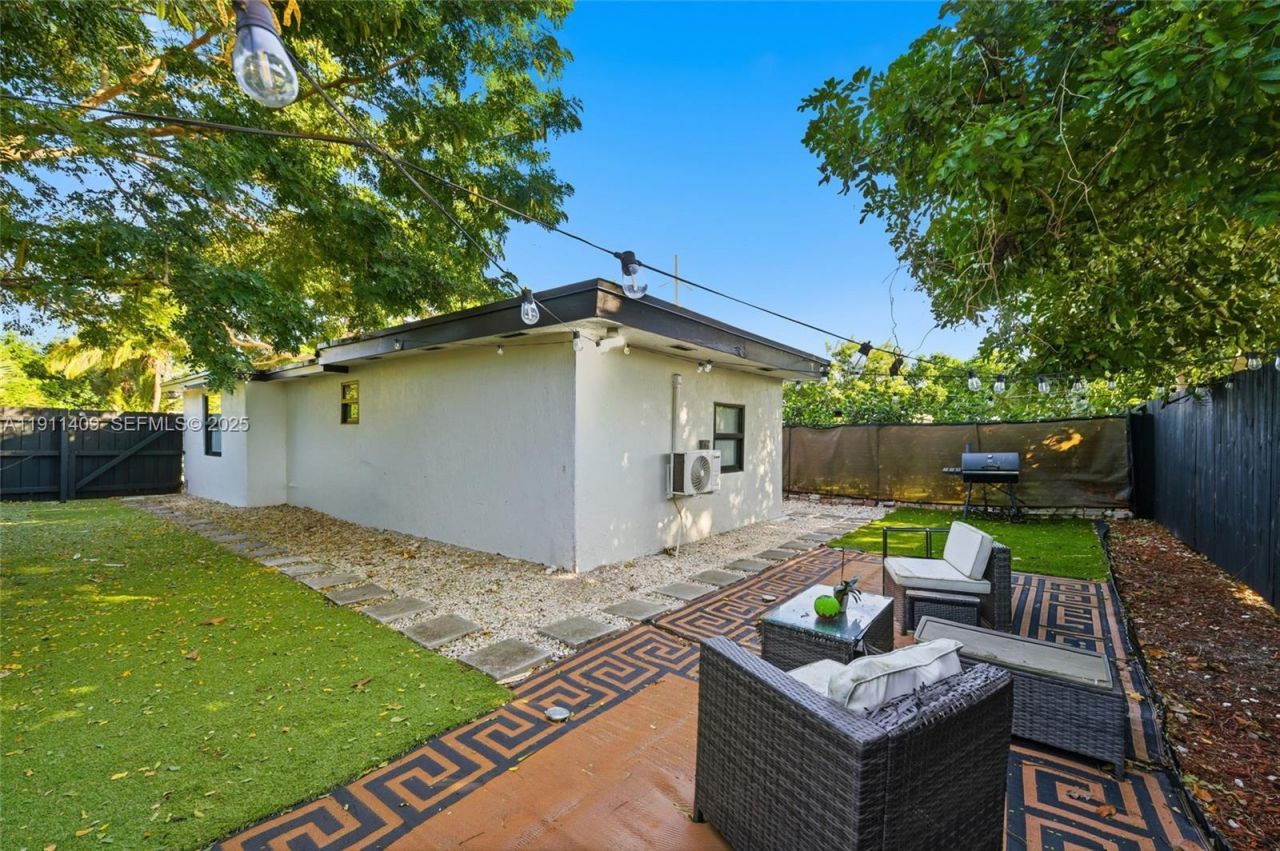 1464 NE 28th St, Pompano Beach, FL 33064 Photo