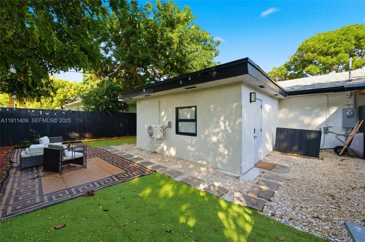 1464 NE 28th St, Pompano Beach, FL 33064 Photo