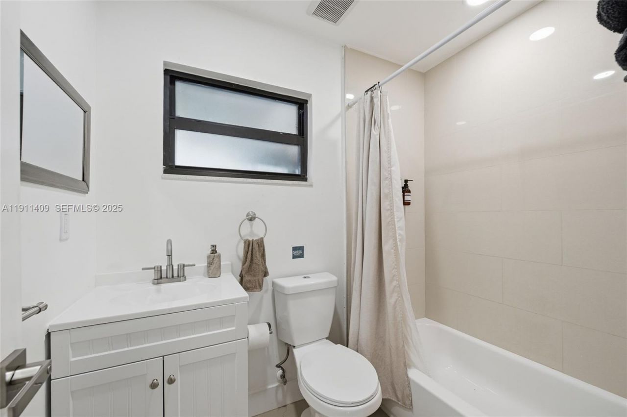 1464 NE 28th St, Pompano Beach, FL 33064 Photo