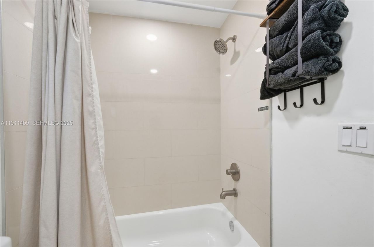 1464 NE 28th St, Pompano Beach, FL 33064 Photo