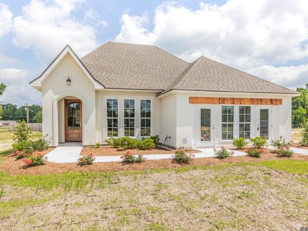 10408 Highland Lakes Dr, Denham Springs, LA 70726