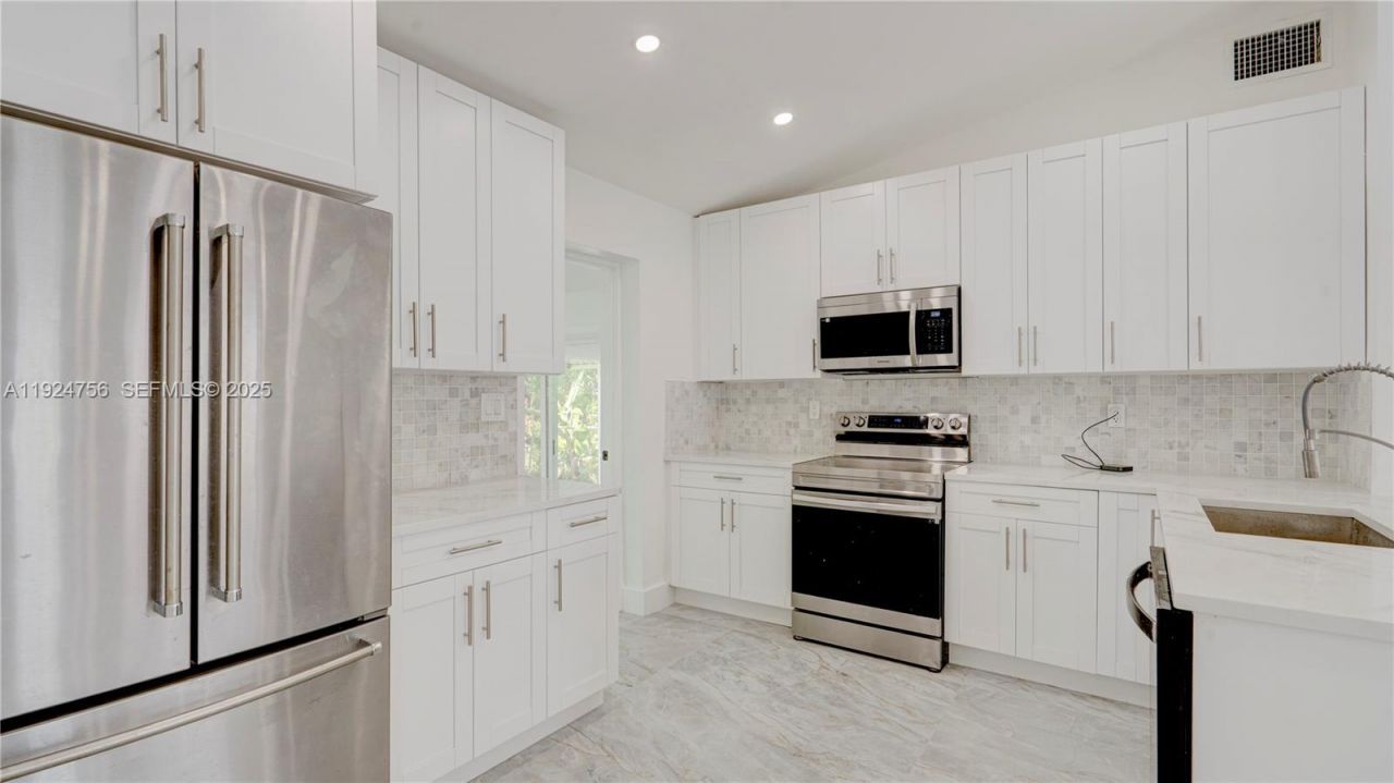 1035 NW 11th Ct, Fort Lauderdale, FL 33311 Photo