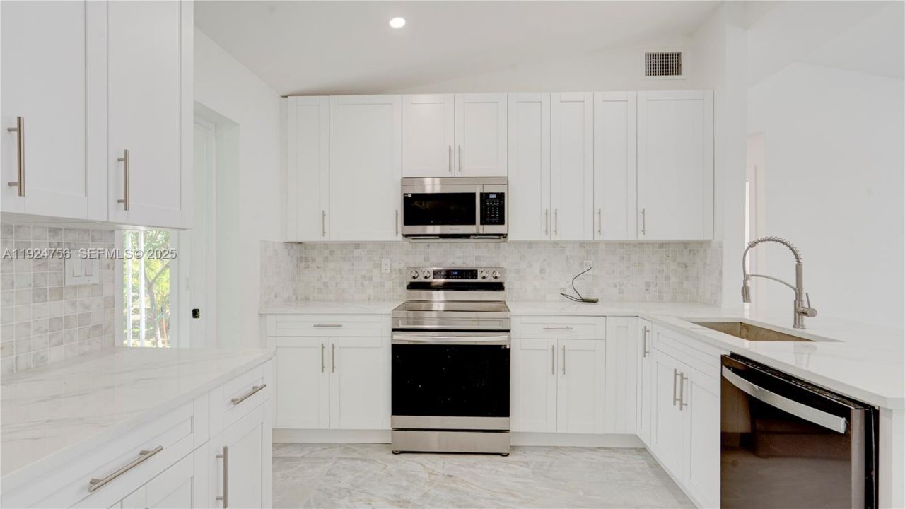 1035 NW 11th Ct, Fort Lauderdale, FL 33311 Photo