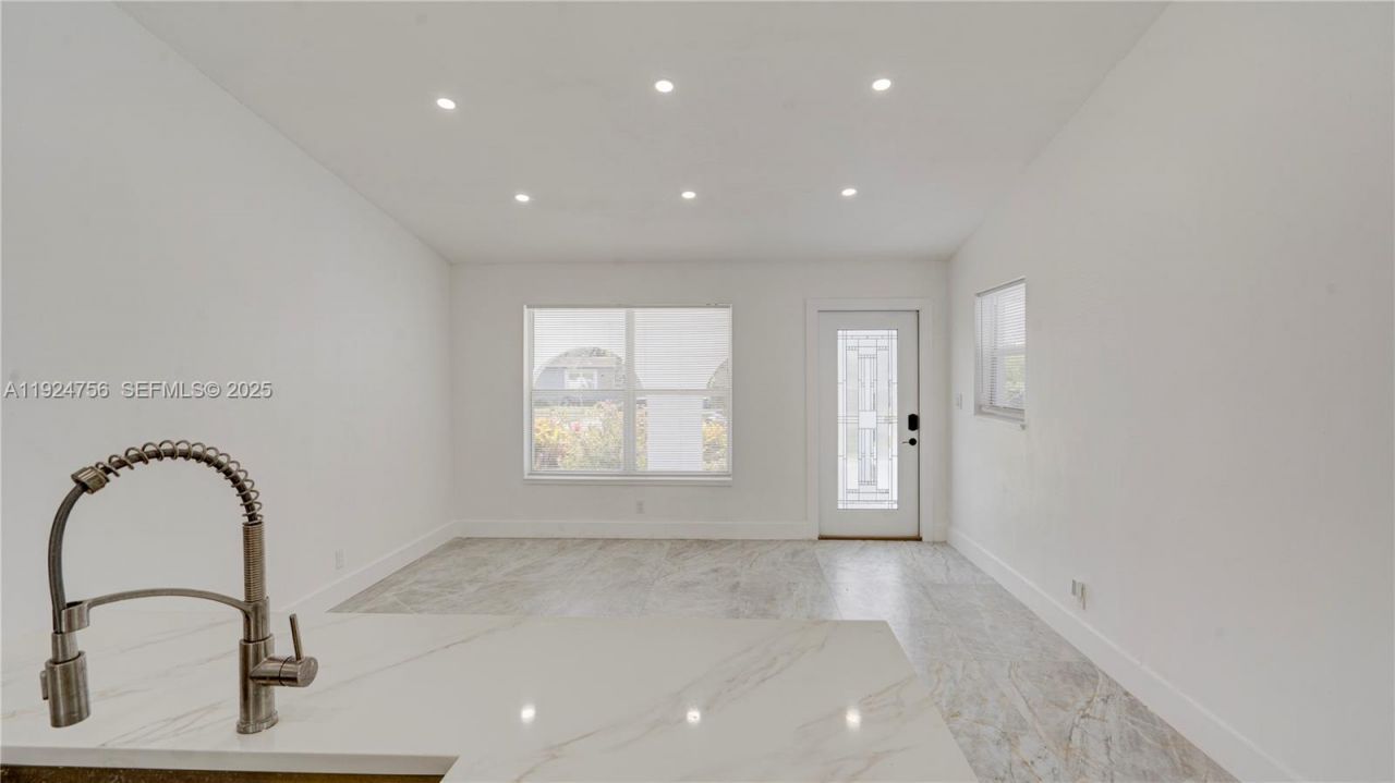 1035 NW 11th Ct, Fort Lauderdale, FL 33311 Photo