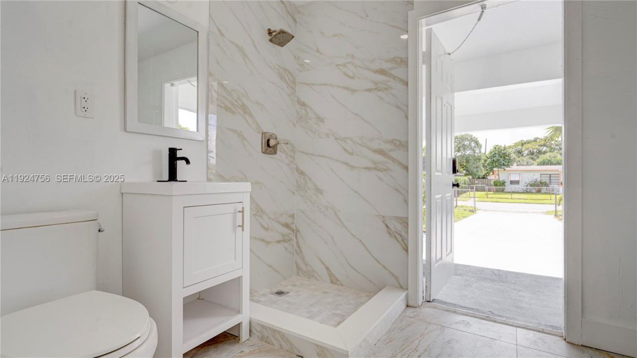 1035 NW 11th Ct, Fort Lauderdale, FL 33311 Photo