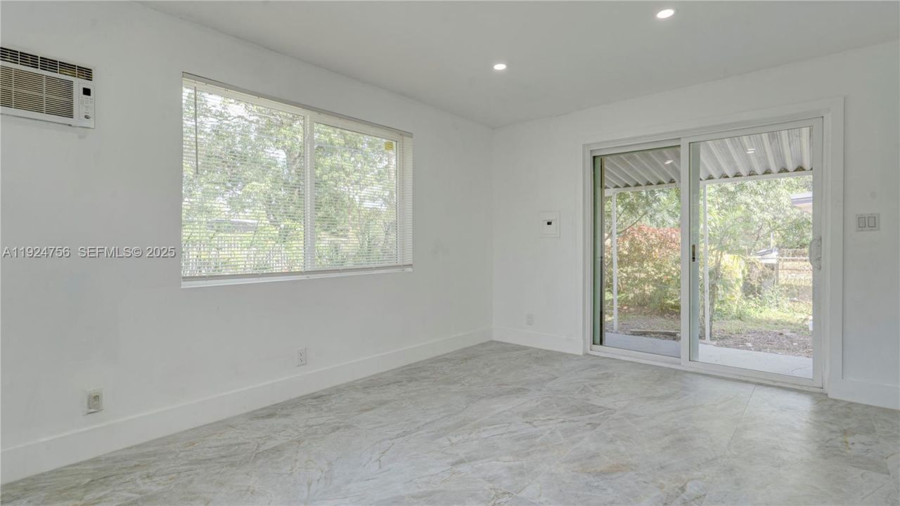 1035 NW 11th Ct, Fort Lauderdale, FL 33311 Photo