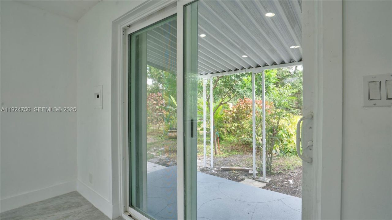 1035 NW 11th Ct, Fort Lauderdale, FL 33311 Photo