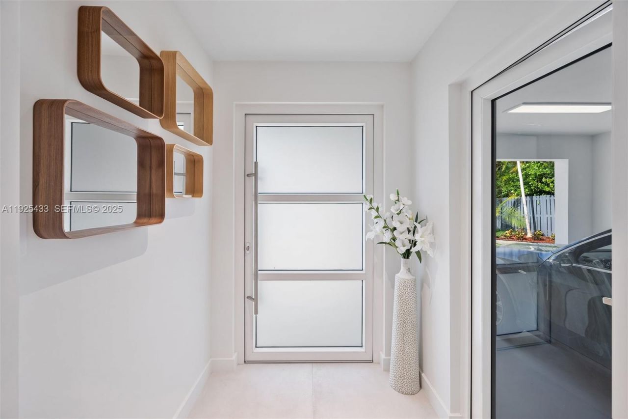 8825 NE 10th Ave, Miami, FL 33138 Photo