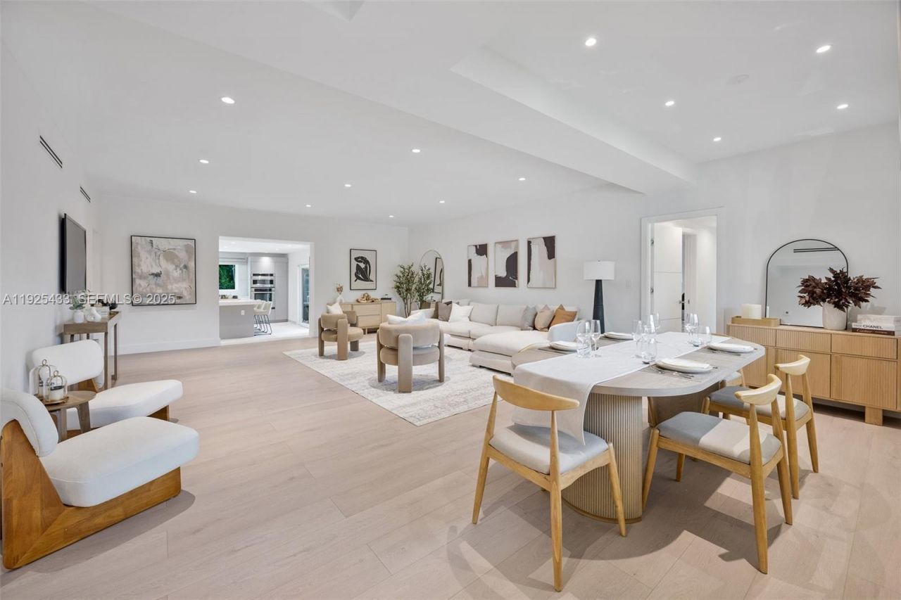 8825 NE 10th Ave, Miami, FL 33138 Photo