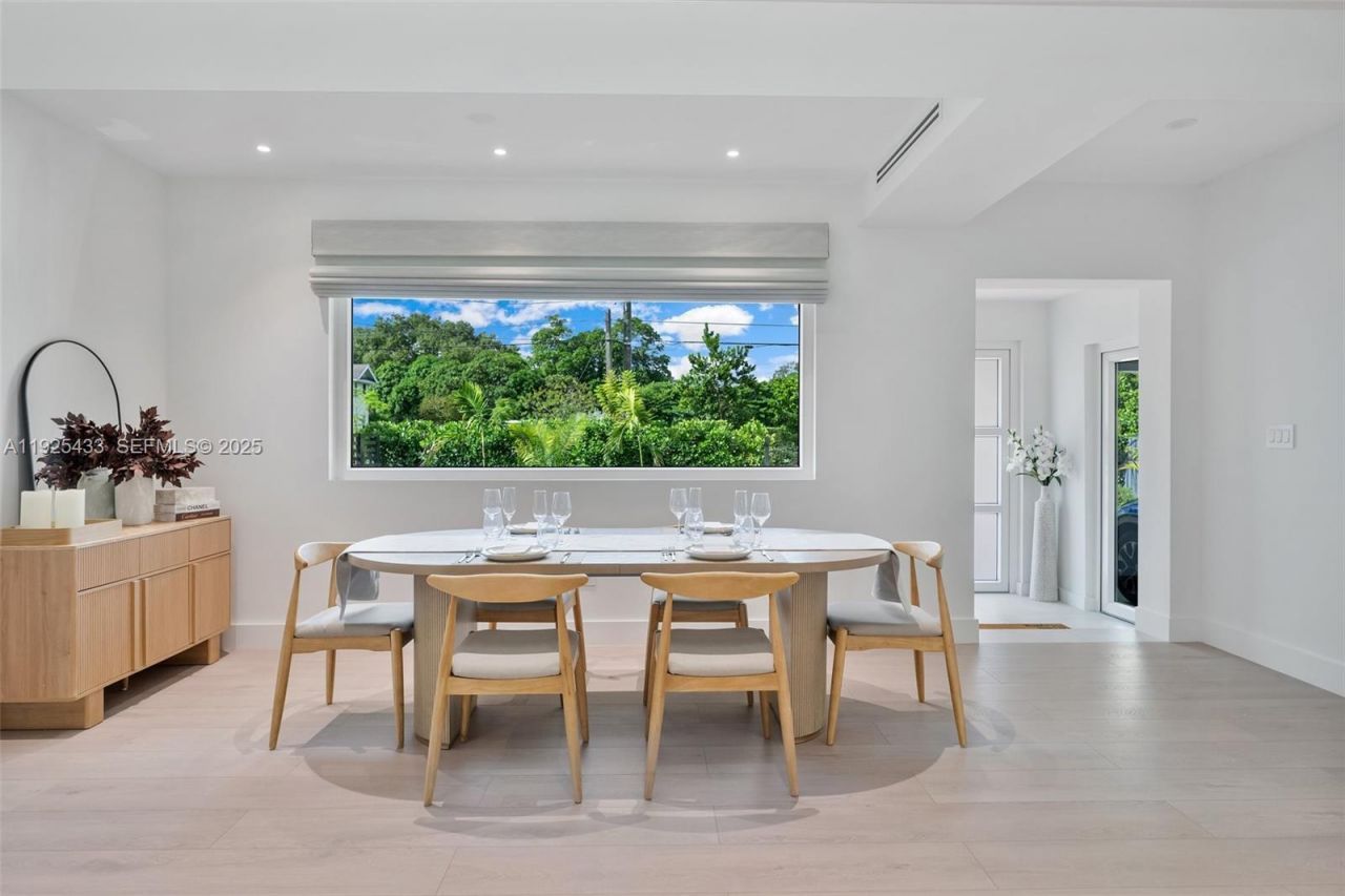 8825 NE 10th Ave, Miami, FL 33138 Photo