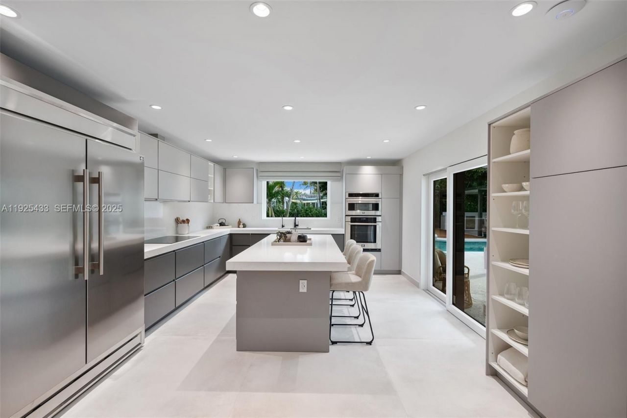 8825 NE 10th Ave, Miami, FL 33138 Photo