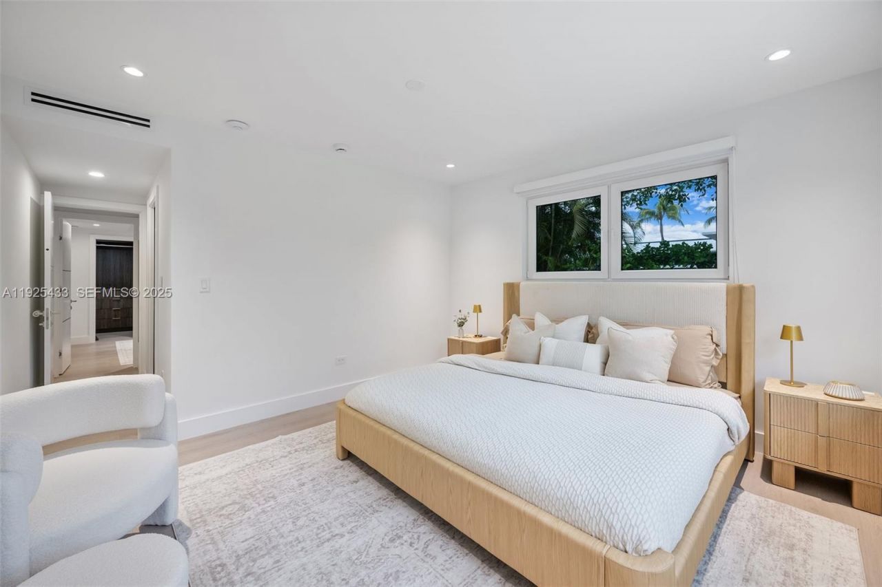 8825 NE 10th Ave, Miami, FL 33138 Photo