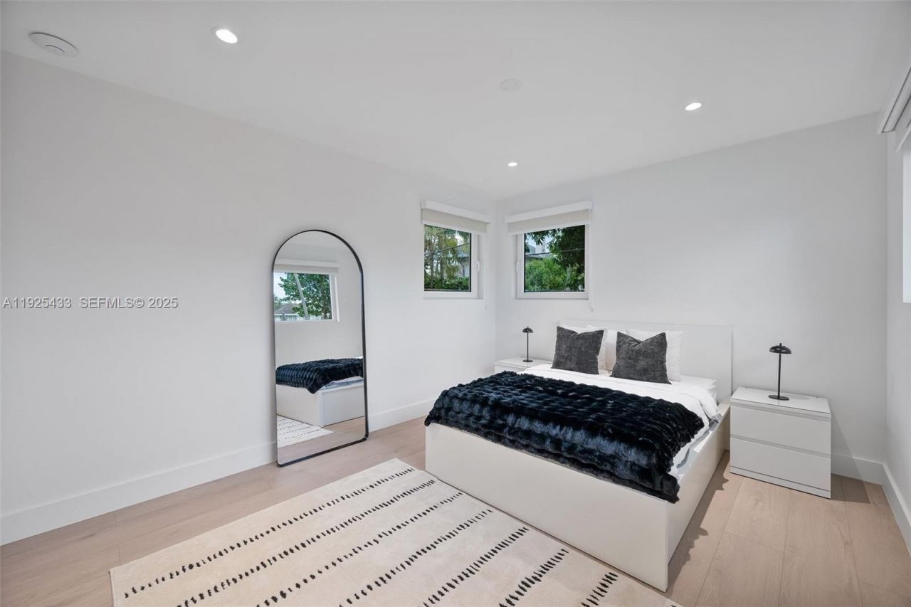 8825 NE 10th Ave, Miami, FL 33138 Photo