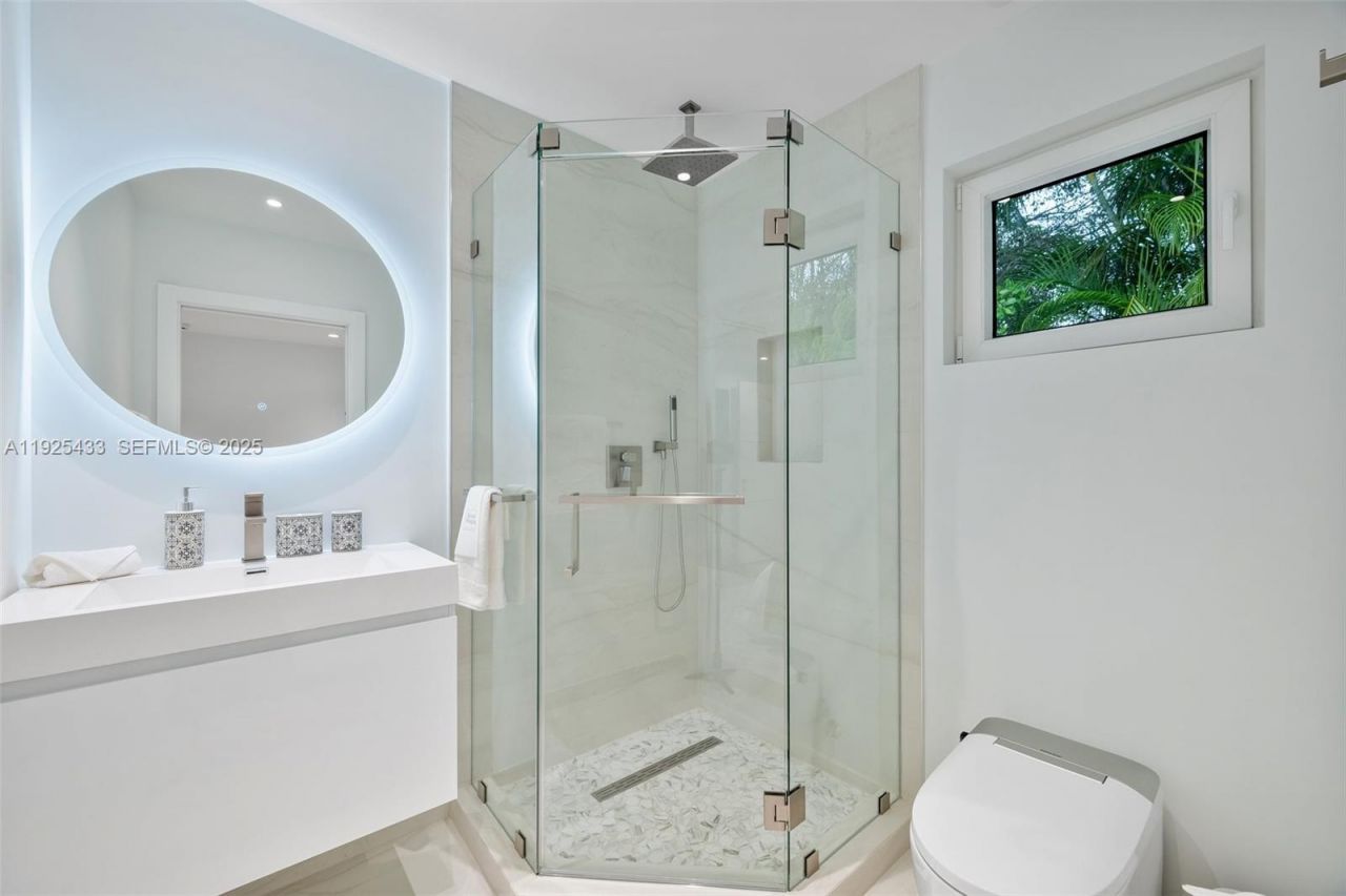 8825 NE 10th Ave, Miami, FL 33138 Photo