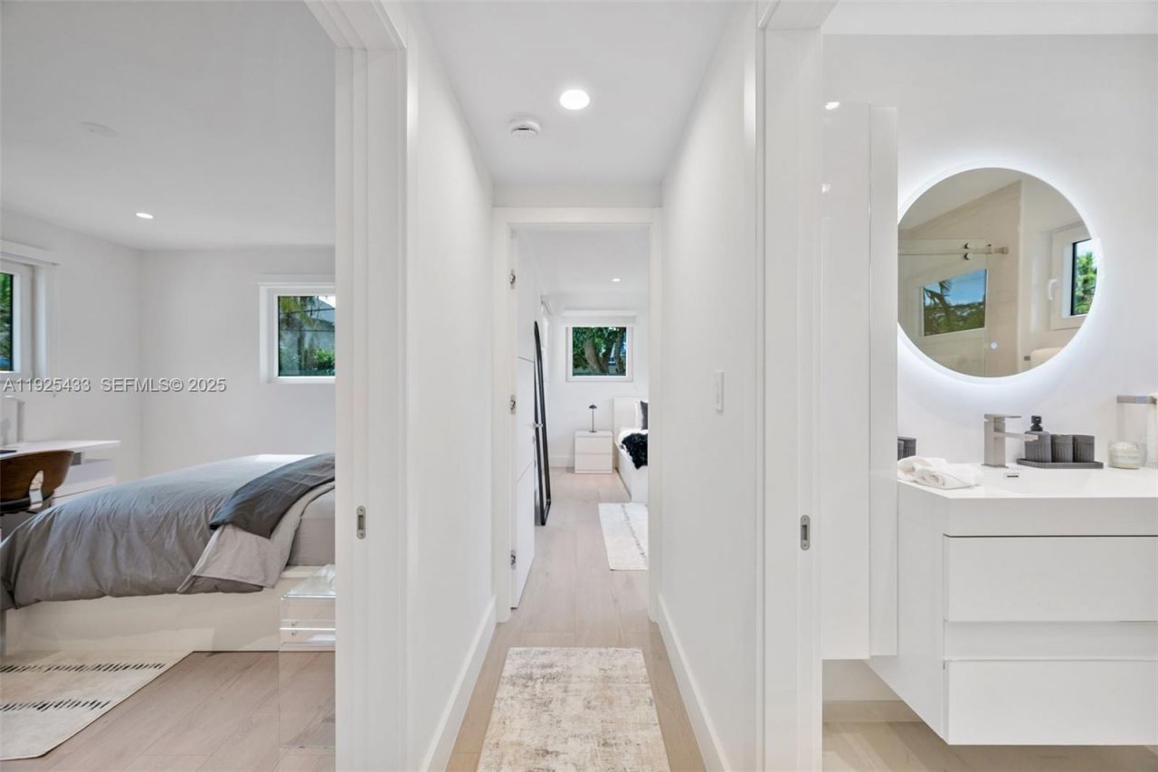 8825 NE 10th Ave, Miami, FL 33138 Photo