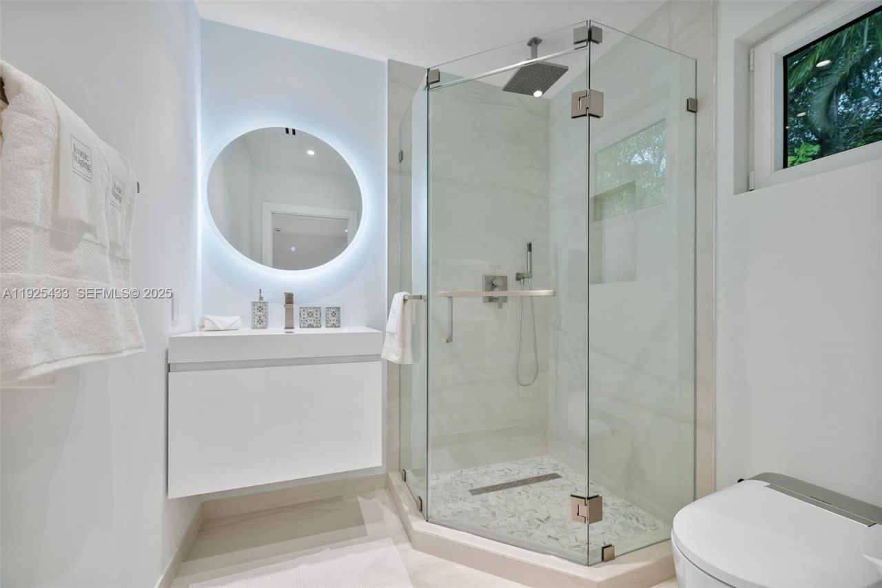 8825 NE 10th Ave, Miami, FL 33138 Photo