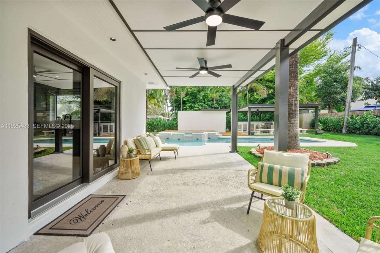 8825 NE 10th Ave, Miami, FL 33138 Photo