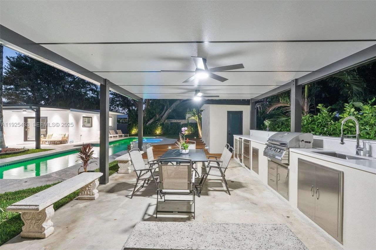 8825 NE 10th Ave, Miami, FL 33138 Photo