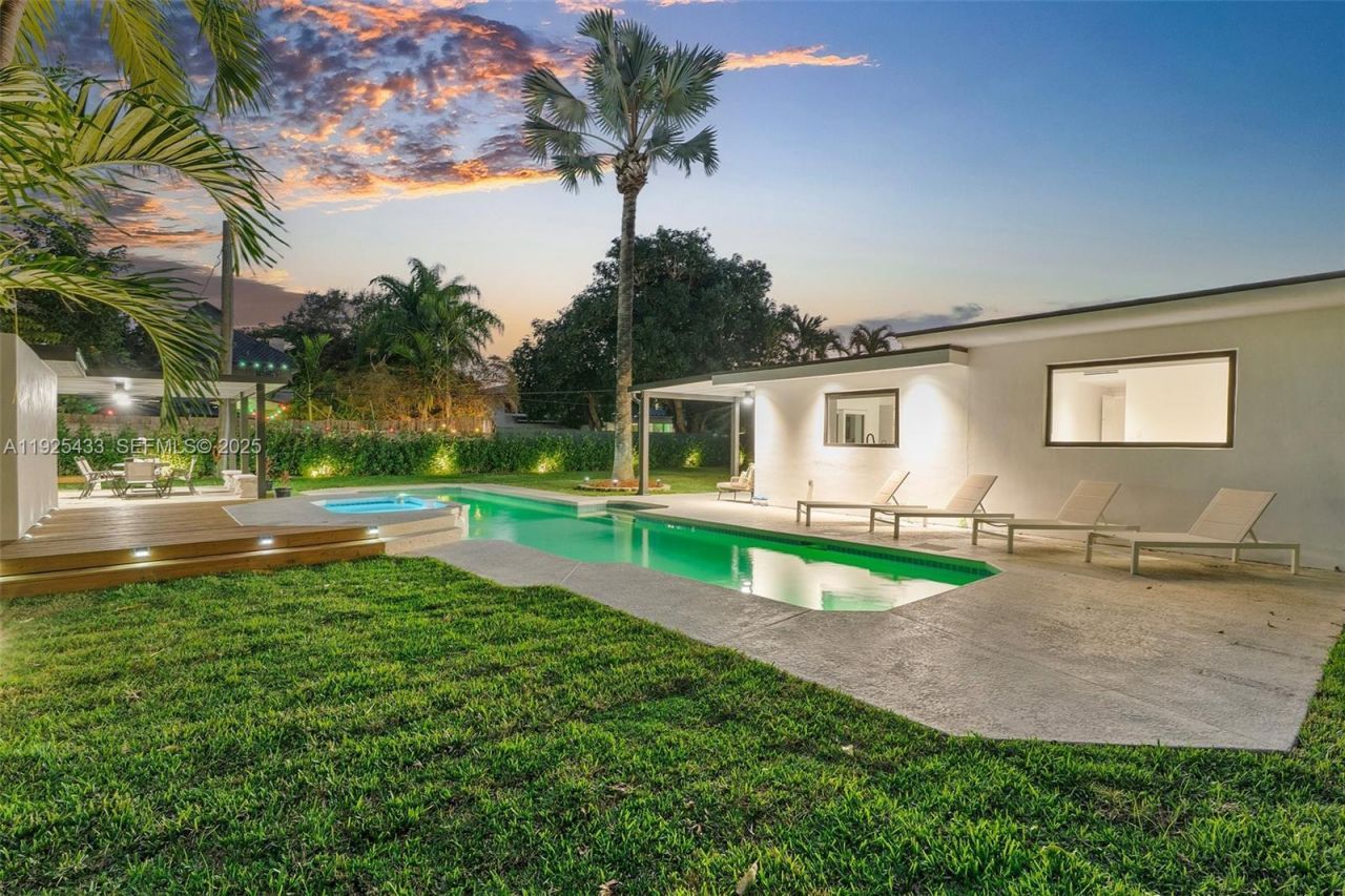 8825 NE 10th Ave, Miami, FL 33138 Photo