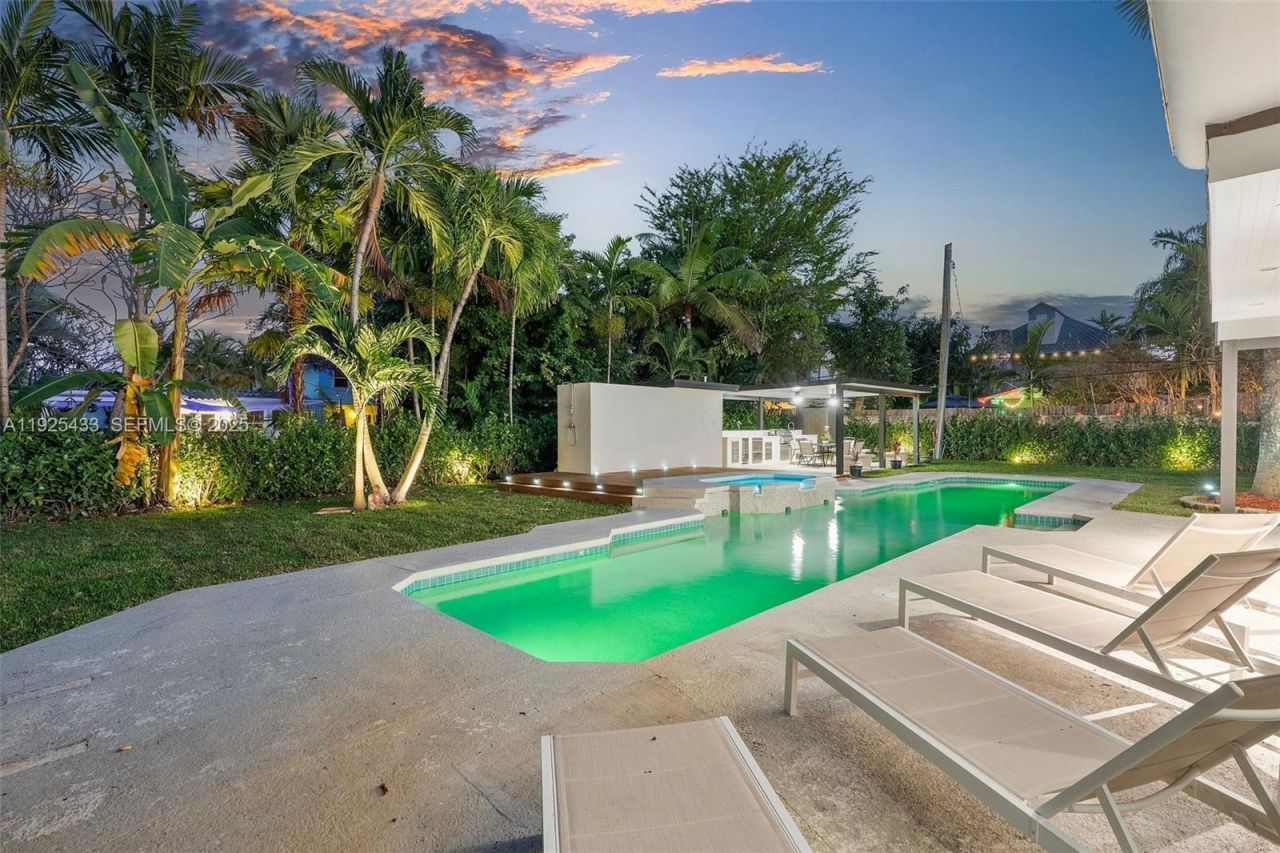 8825 NE 10th Ave, Miami, FL 33138 Photo