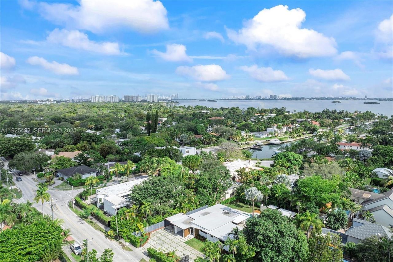 8825 NE 10th Ave, Miami, FL 33138 Photo