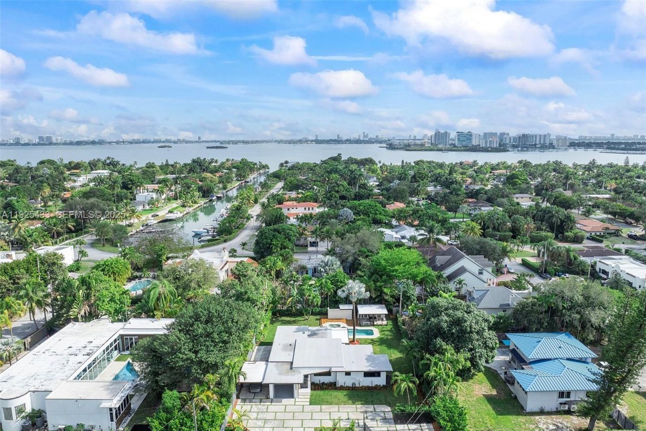 8825 NE 10th Ave, Miami, FL 33138 Photo