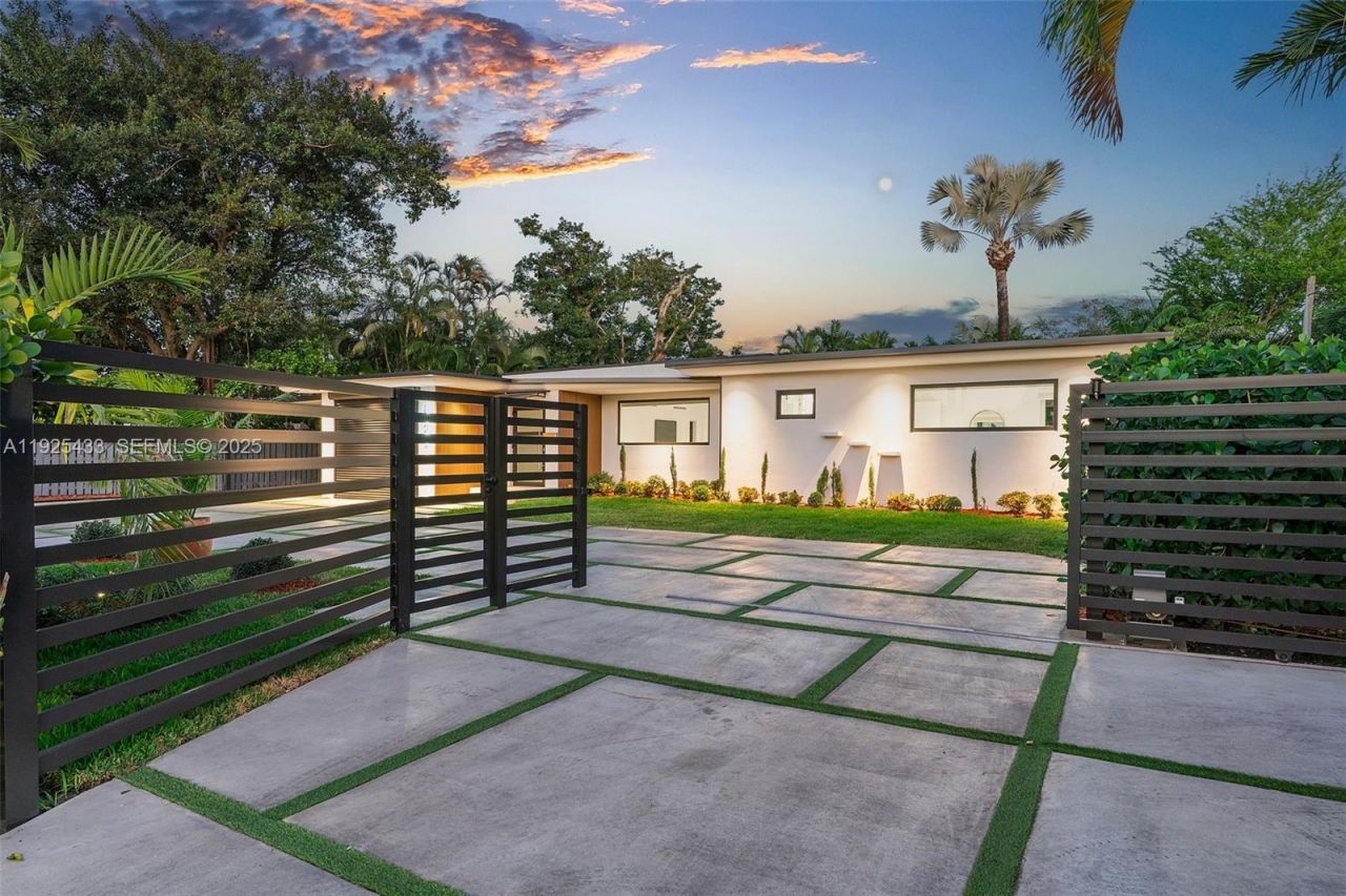 8825 NE 10th Ave, Miami, FL 33138 Photo