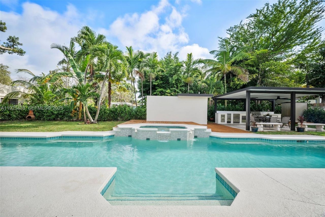 8825 NE 10th Ave, Miami, FL 33138 Photo