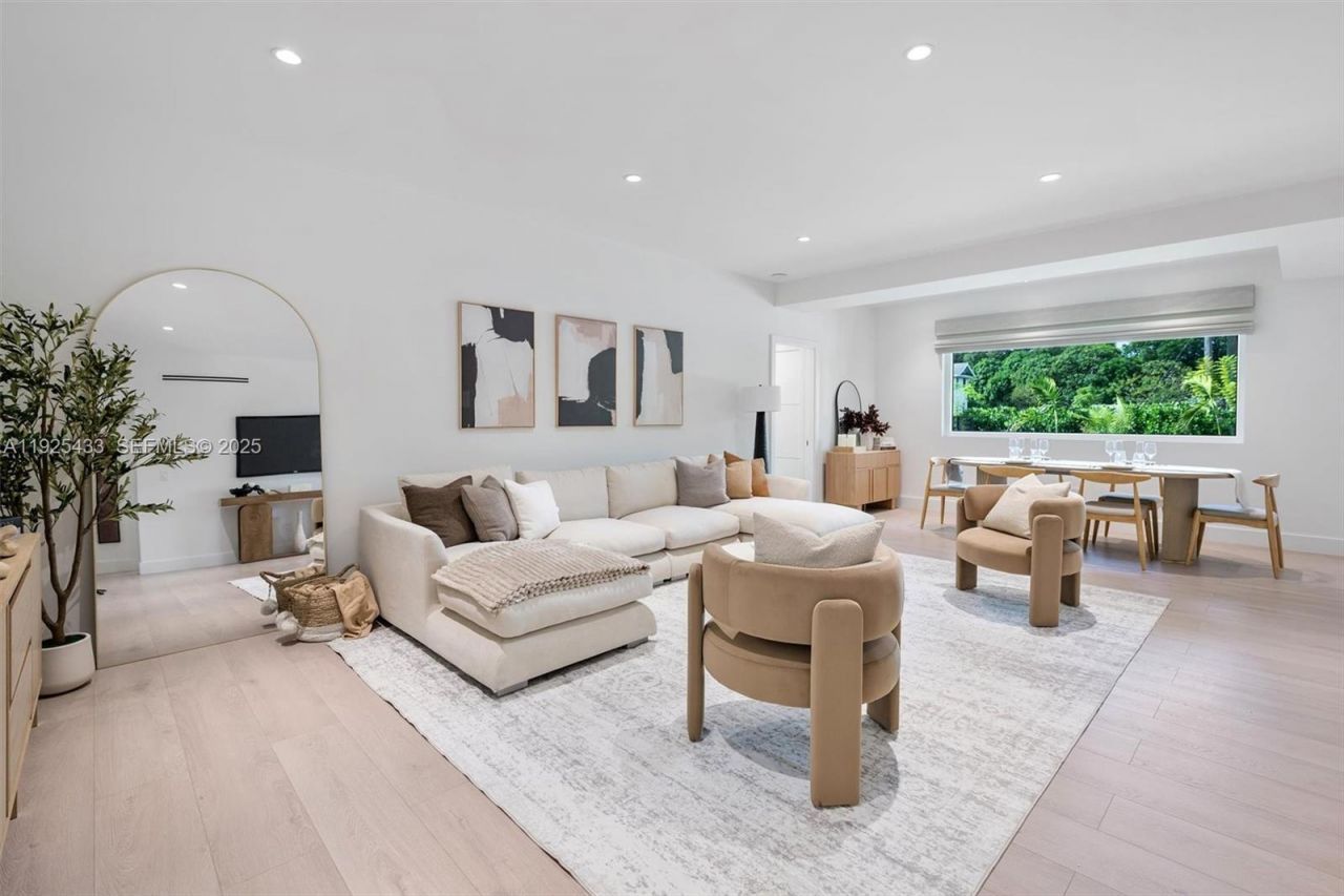 8825 NE 10th Ave, Miami, FL 33138 Photo