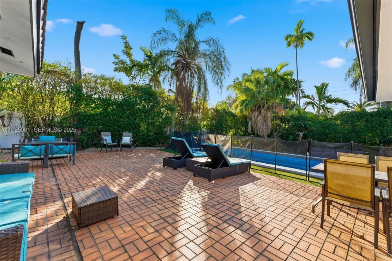 201 Calle Grande Dr, Unit 201, Hollywood, FL 33021 Photo