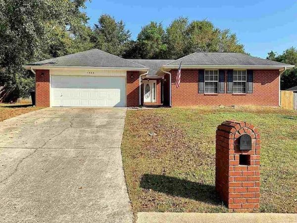 1548 PELICAN POINT DRIVE, CANTONMENT, FL 32533