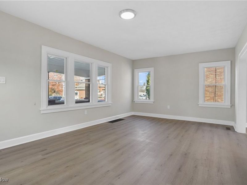 508 E Tallmadge Avenue, Akron, OH 44310 Photo 3