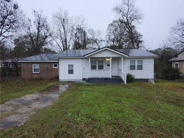 204 N College Street, York, AL 36925