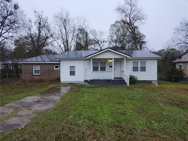 204 N College Street, York, AL 36925