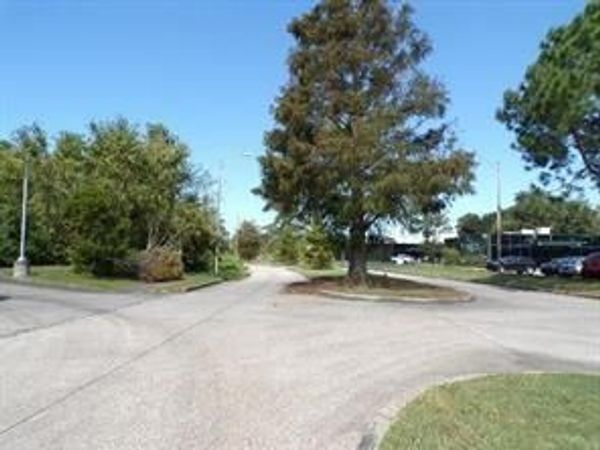 5700 DEER PARK Boulevard, New Orleans, LA 70127