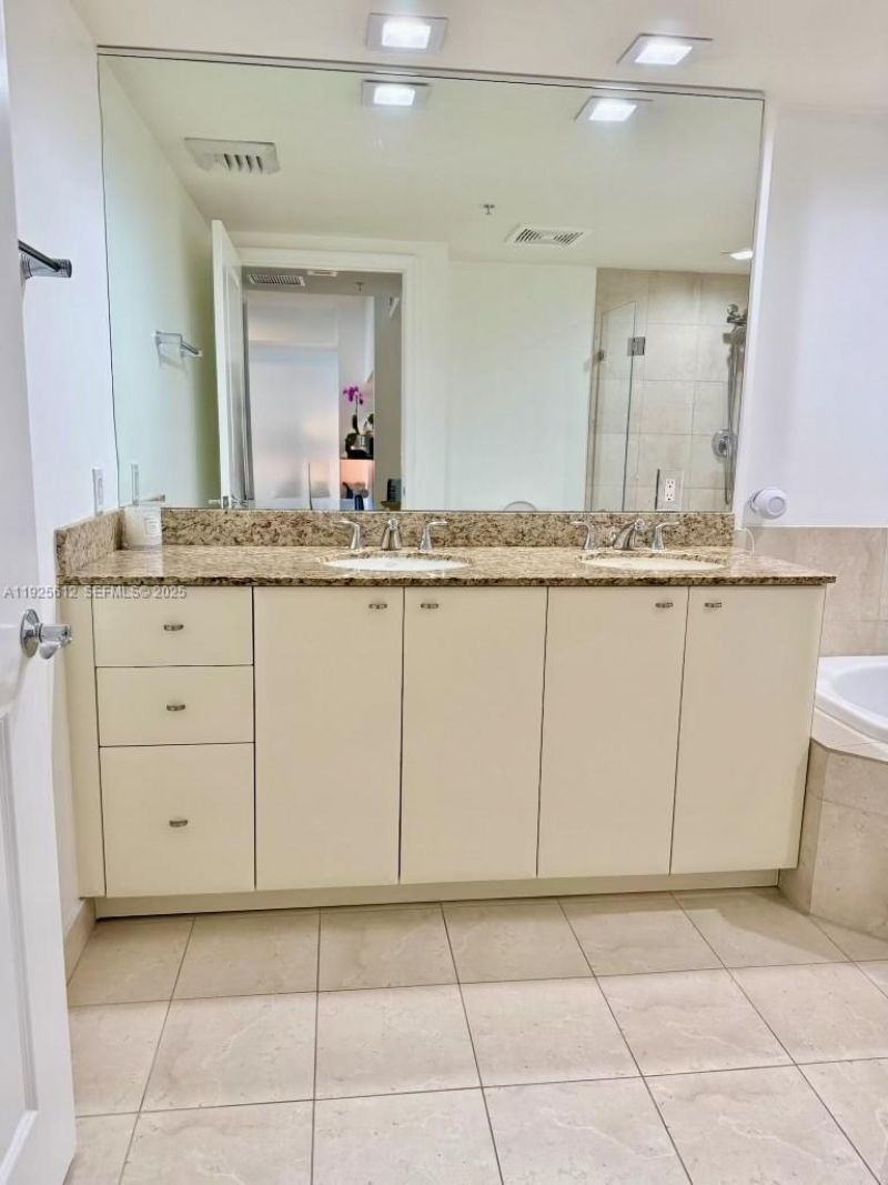 610 W Las Olas Blvd, Unit 1220N, Fort Lauderdale, FL 33312 Photo