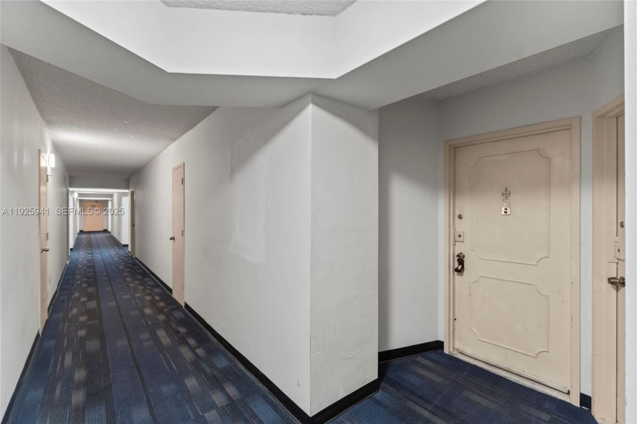 1301 NE Miami Gardens Dr, Unit 1025W, Miami, FL 33179 Photo