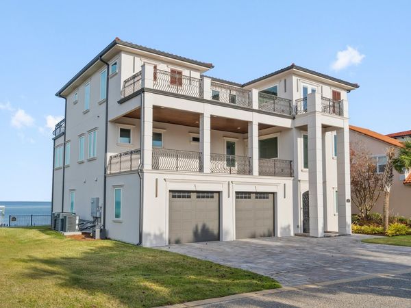 24 Baybridge Dr, Gulf Breeze, FL 32561