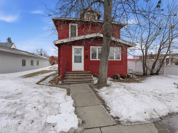 1118 HILL Avenue, Grafton, ND 58237
