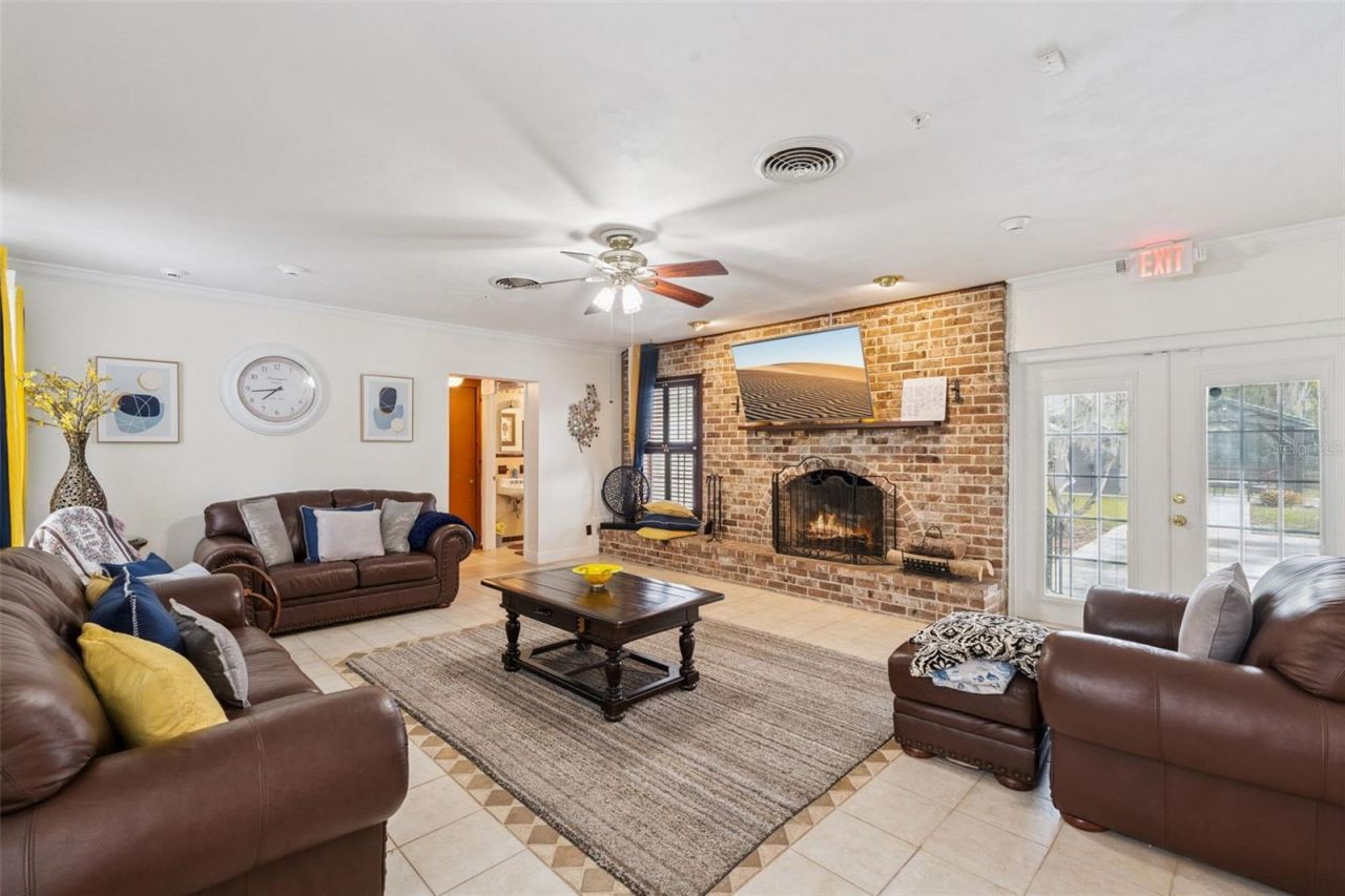 27 S Center Street, Eustis, FL 32726 Photo