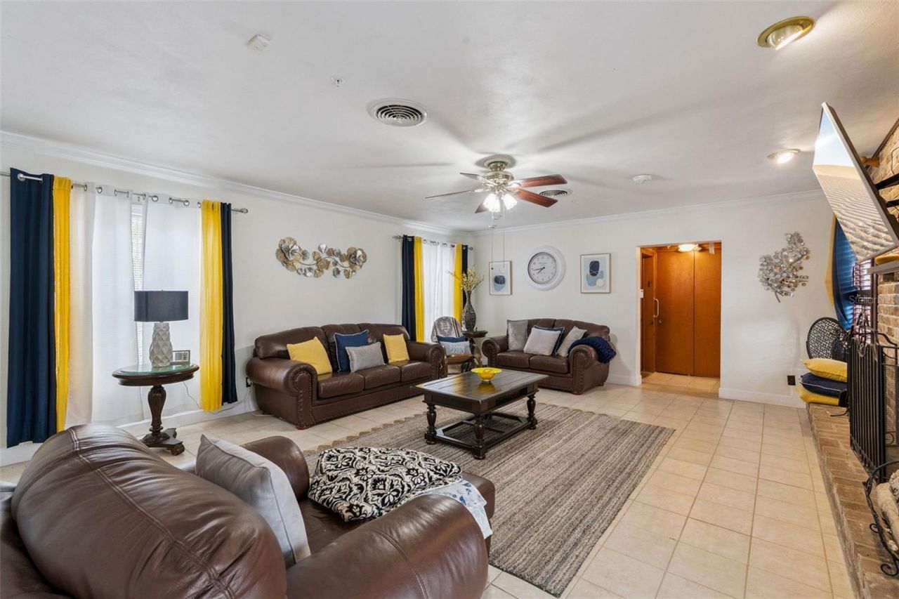 27 S Center Street, Eustis, FL 32726 Photo