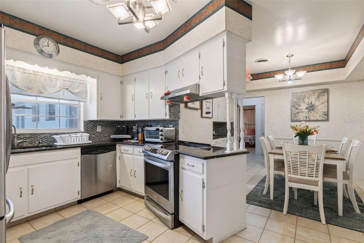 27 S Center Street, Eustis, FL 32726 Photo