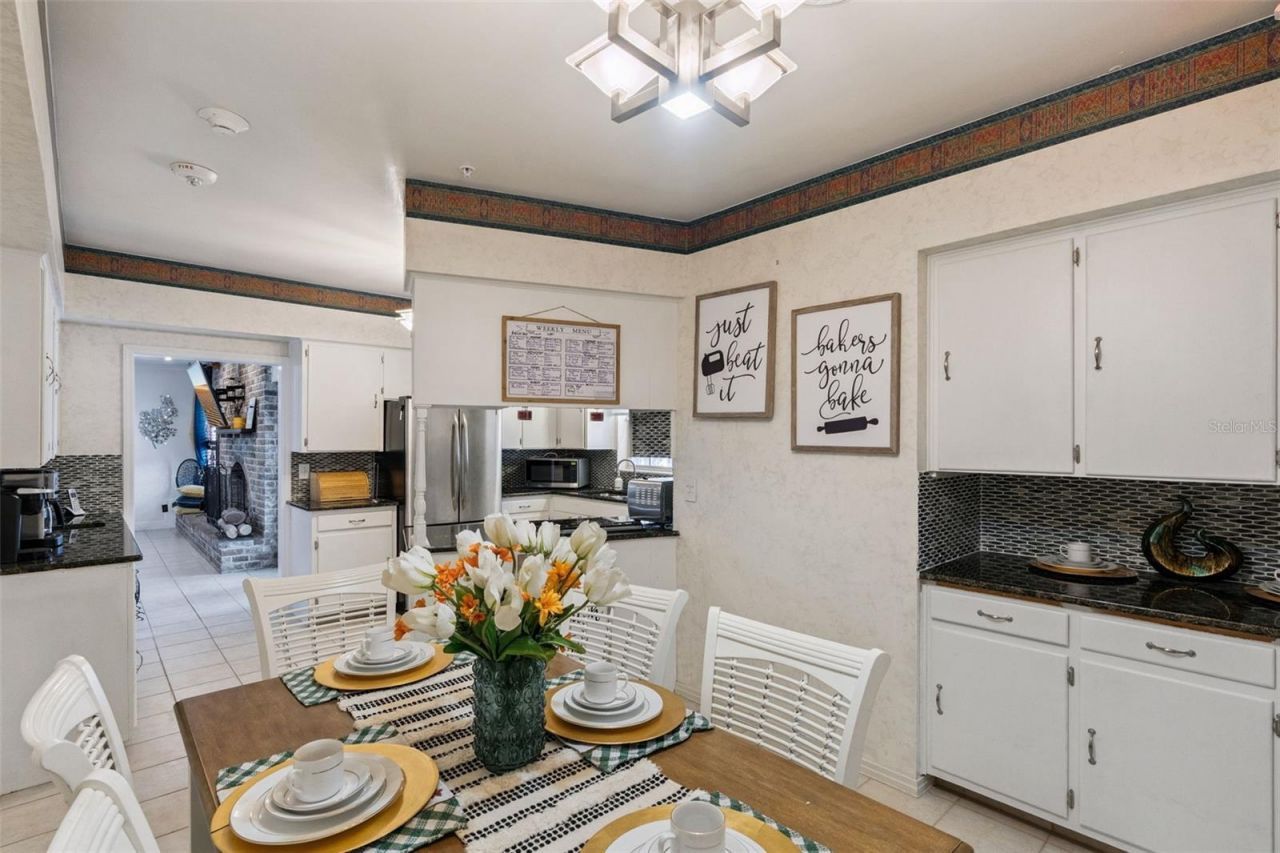 27 S Center Street, Eustis, FL 32726 Photo