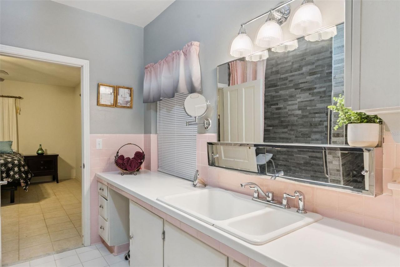 27 S Center Street, Eustis, FL 32726 Photo