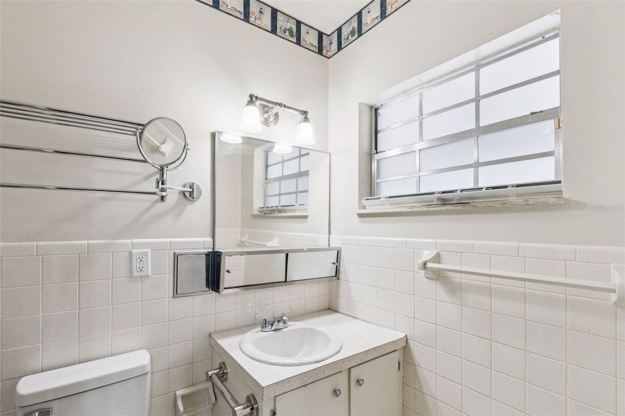 27 S Center Street, Eustis, FL 32726 Photo