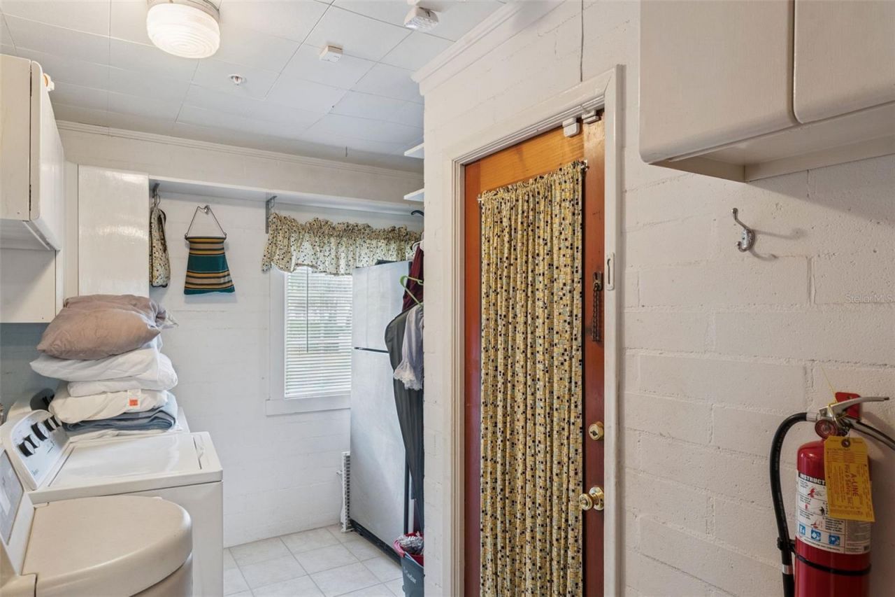 27 S Center Street, Eustis, FL 32726 Photo