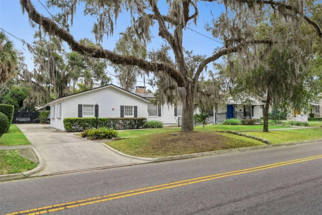 27 S Center Street, Eustis, FL 32726 Photo