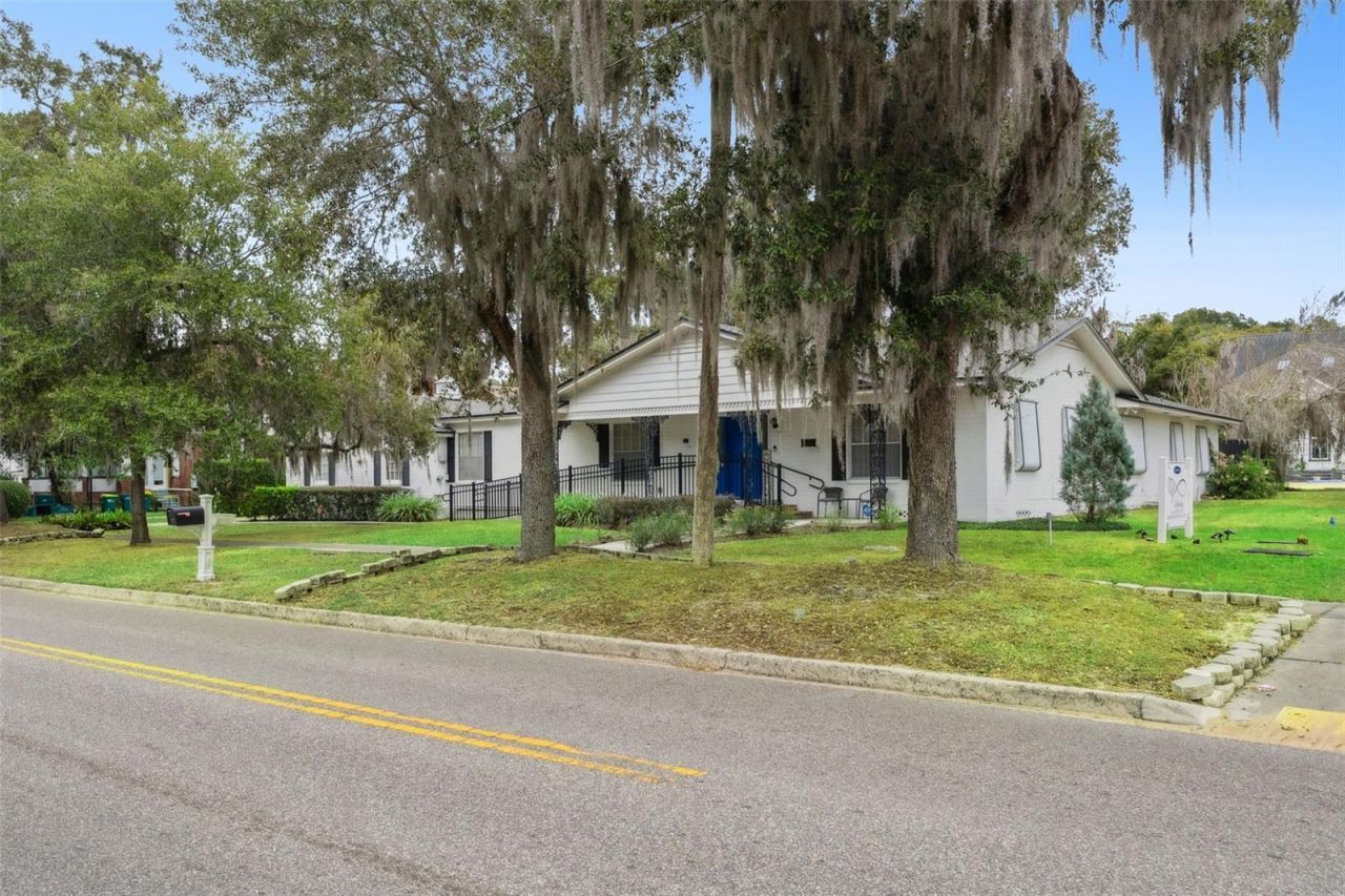 27 S Center Street, Eustis, FL 32726 Photo