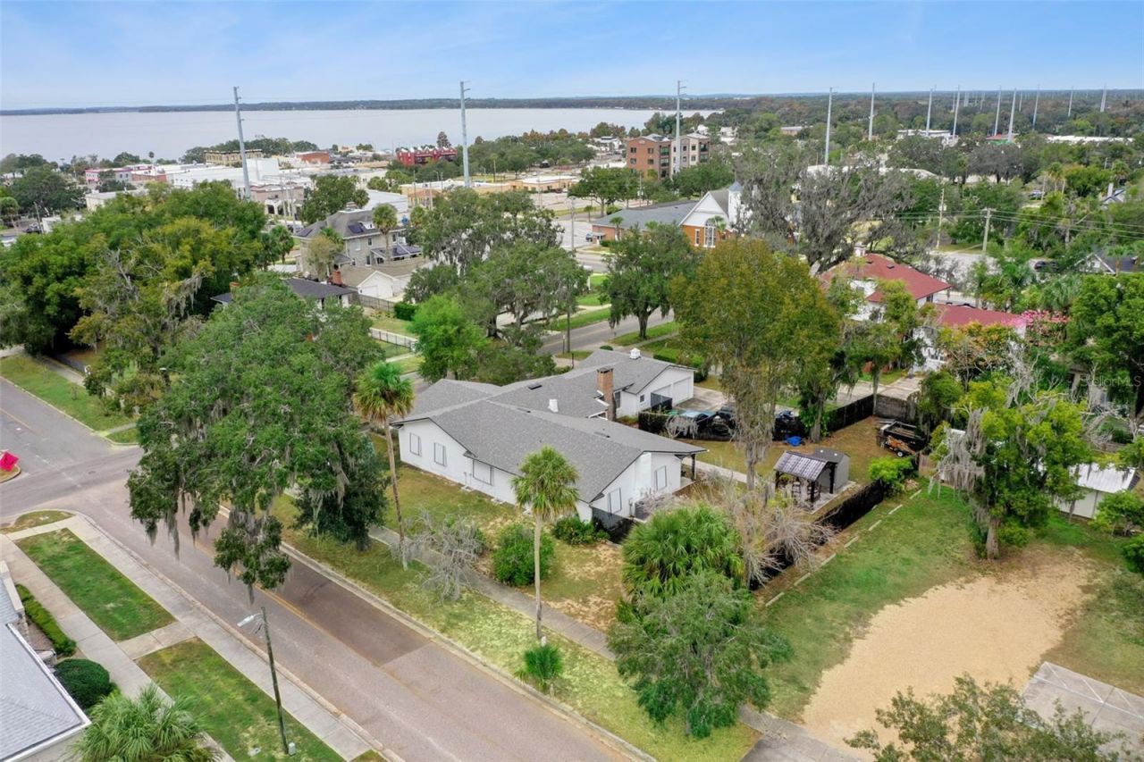 27 S Center Street, Eustis, FL 32726 Photo