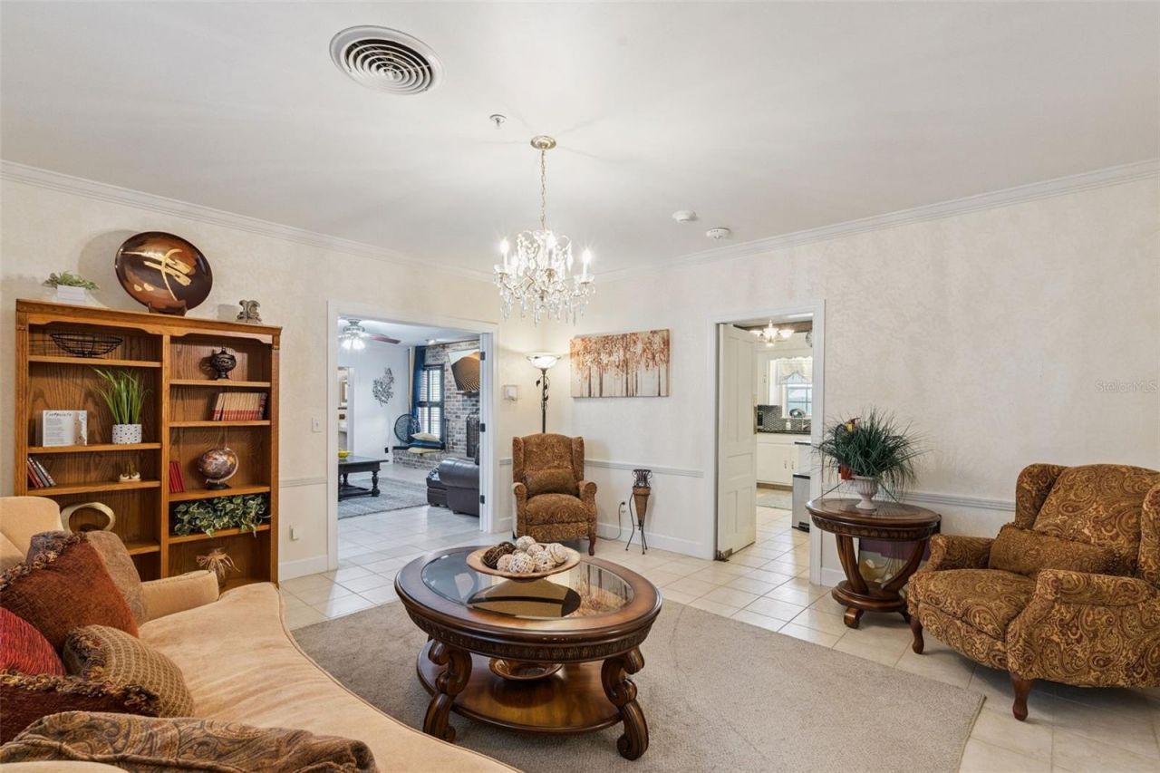 27 S Center Street, Eustis, FL 32726 Photo